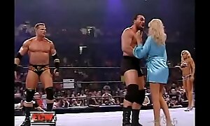 wwe - ECW Ground-breaking Bathing suit Duel - Torrie Wilson vs. Kelly Kelly 2006 8-22